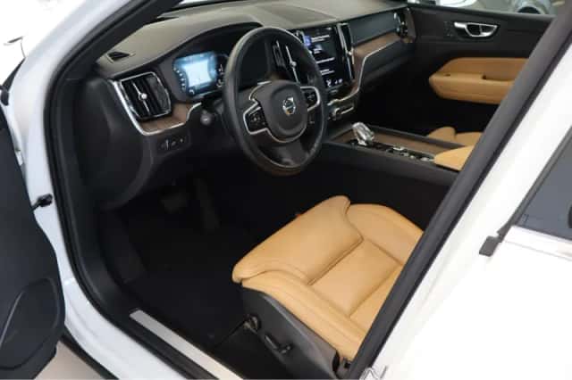 Volvo XC60 (2021) thumbnail 4