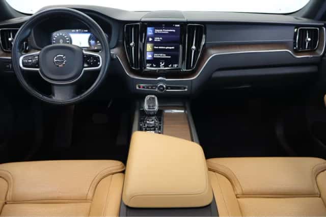 Volvo XC60 (2021) thumbnail 5