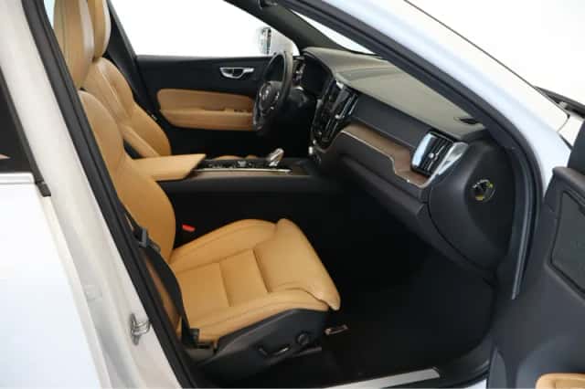 Volvo XC60 (2021) thumbnail 6