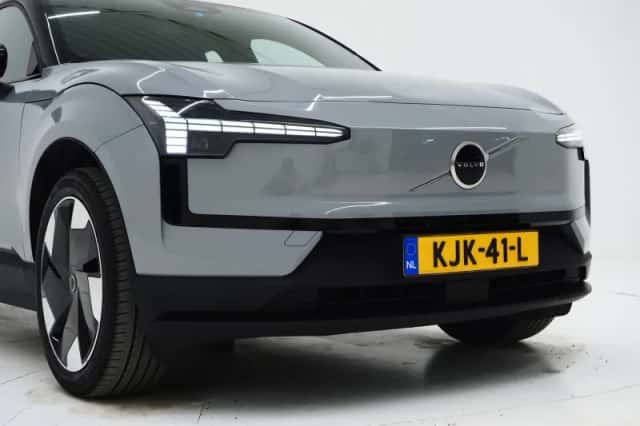 Volvo EX30 (2024) thumbnail 6