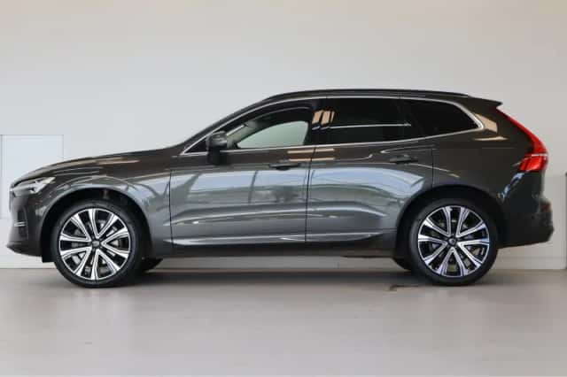 Volvo XC60 (2022) thumbnail 2
