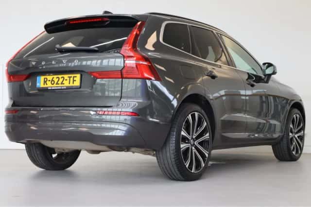 Volvo XC60 (2022) thumbnail 3