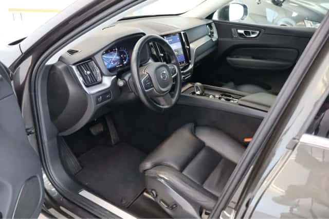 Volvo XC60 (2022) thumbnail 4