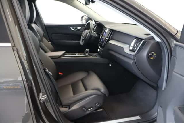 Volvo XC60 (2022) thumbnail 6