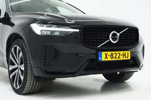 Volvo XC60 (2022) thumbnail 3