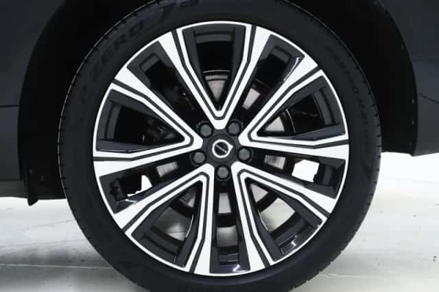 Volvo XC60 (2022) thumbnail 4