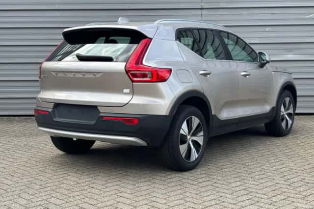 Volvo XC40 (2022) thumbnail 3