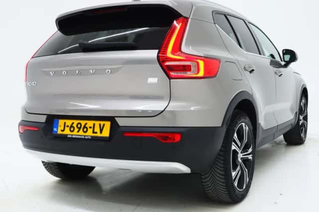 Volvo XC40 (2020) thumbnail 3