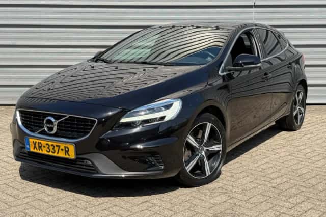 Volvo V40 (2019) thumbnail 1