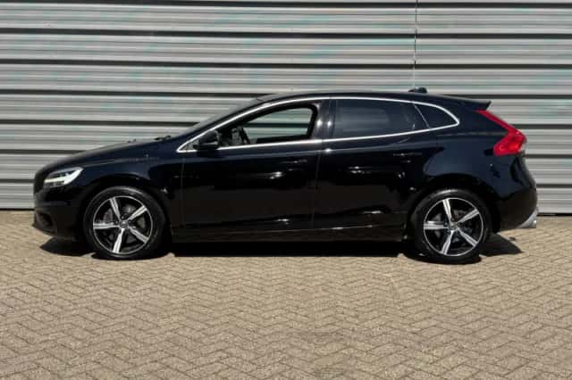 Volvo V40 (2019) thumbnail 2