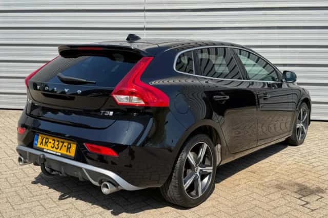 Volvo V40 (2019) thumbnail 3