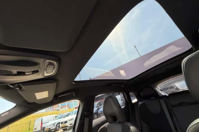 Volvo V40 (2019) thumbnail 5