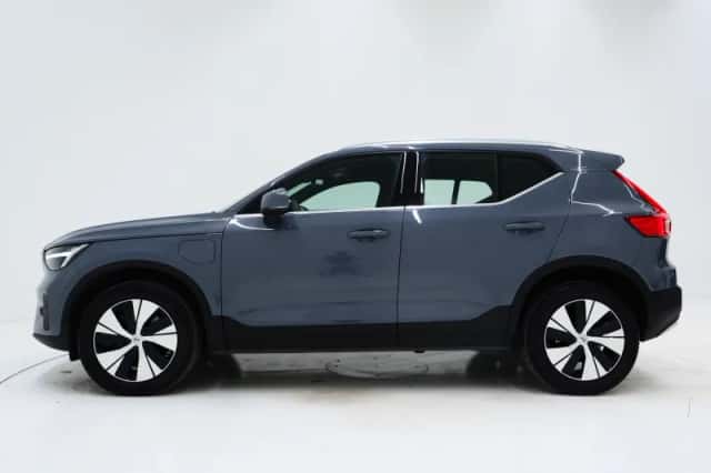 Volvo XC40 (2023) thumbnail 2