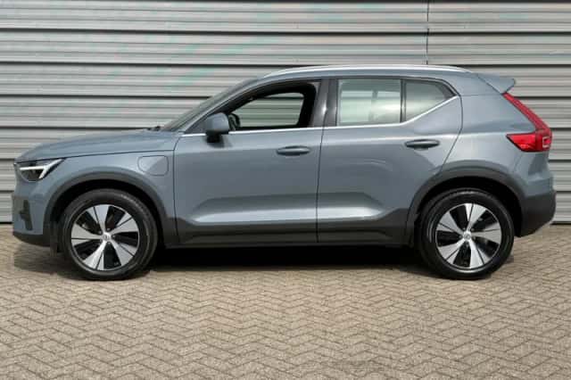 Volvo XC40 (2023) thumbnail 2
