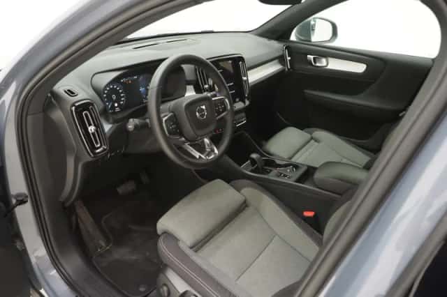 Volvo XC40 (2023) thumbnail 4