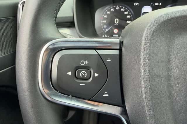 Volvo XC40 (2023) thumbnail 4