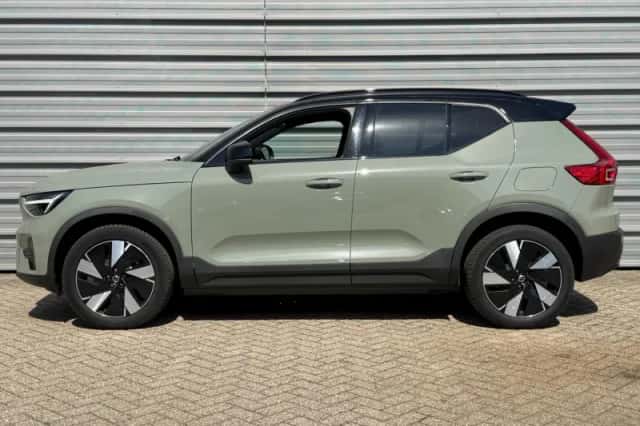 Volvo XC40 (2024) thumbnail 2