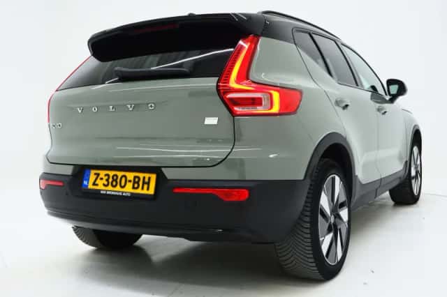 Volvo XC40 (2024) thumbnail 3