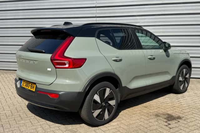 Volvo XC40 (2024) thumbnail 3