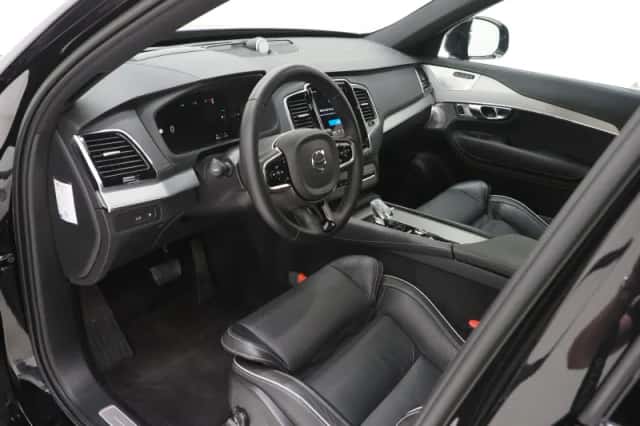 Volvo XC90 (2023) thumbnail 4