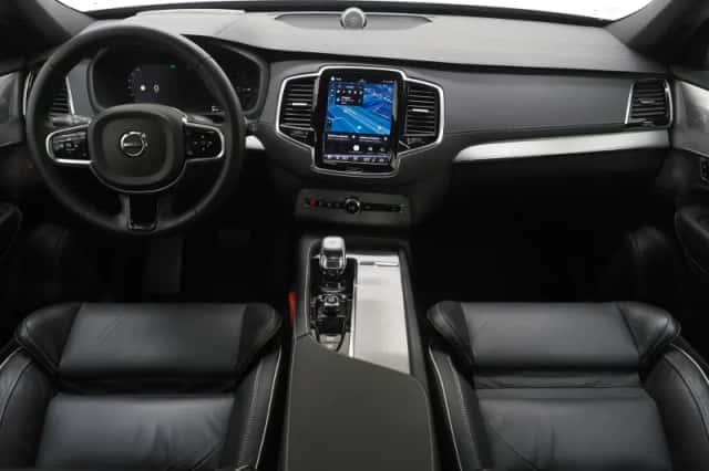 Volvo XC90 (2023) thumbnail 5