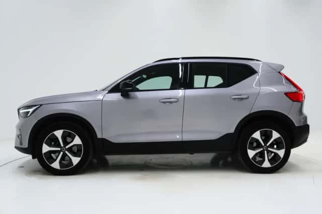 Volvo XC40 (2025) thumbnail 2