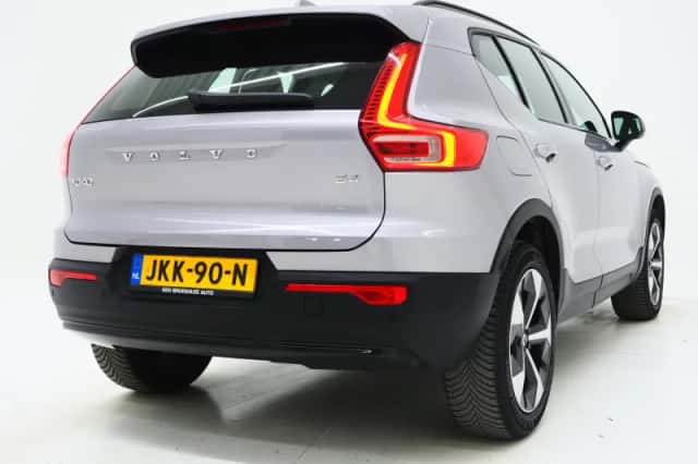 Volvo XC40 (2025) thumbnail 3