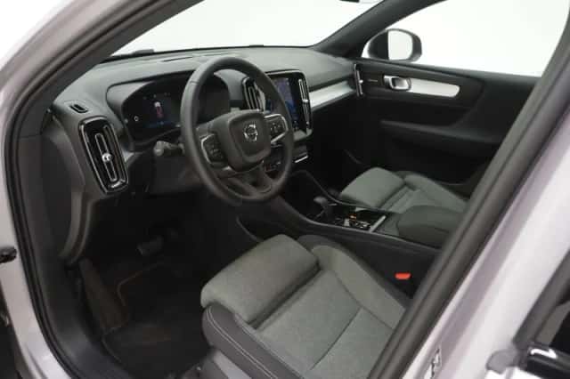Volvo XC40 (2025) thumbnail 4