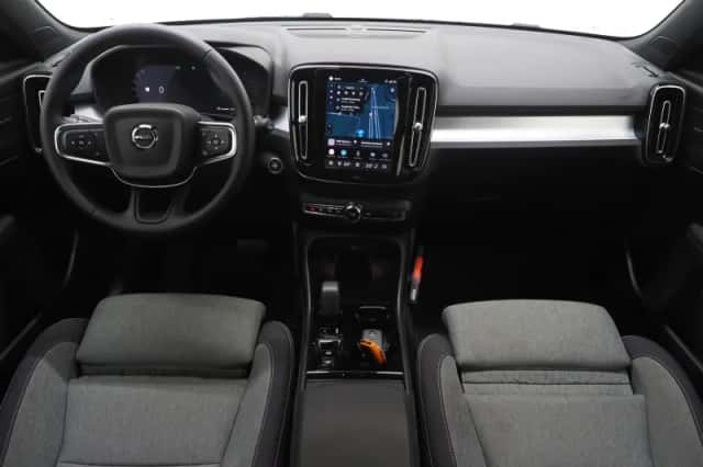 Volvo XC40 (2025) thumbnail 5