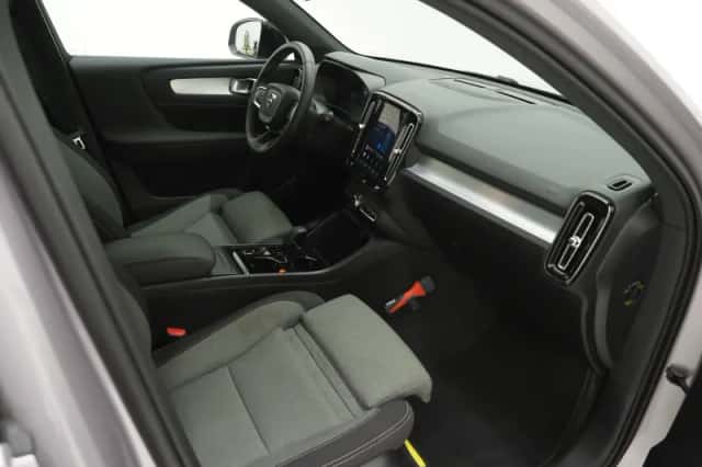 Volvo XC40 (2025) thumbnail 6