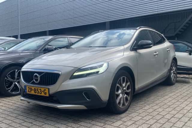 Volvo V40 (2019) thumbnail 1