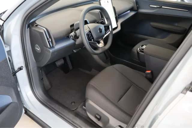 Volvo EX30 (2026) thumbnail 4