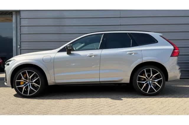Volvo XC60 (2024) thumbnail 2