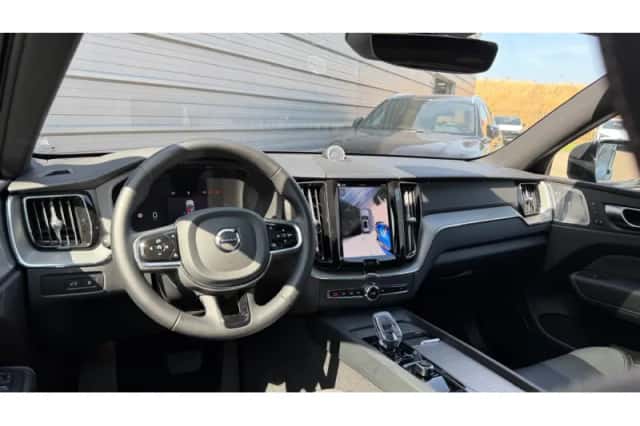 Volvo XC60 (2024) thumbnail 4