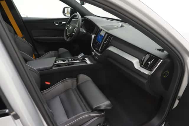 Volvo XC60 (2024) thumbnail 6