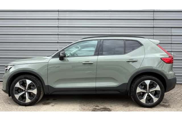 Volvo XC40 (2022) thumbnail 2