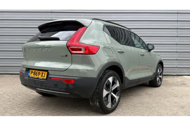 Volvo XC40 (2022) thumbnail 3