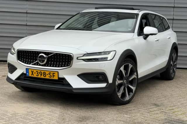 Volvo V60 (2024) thumbnail 1