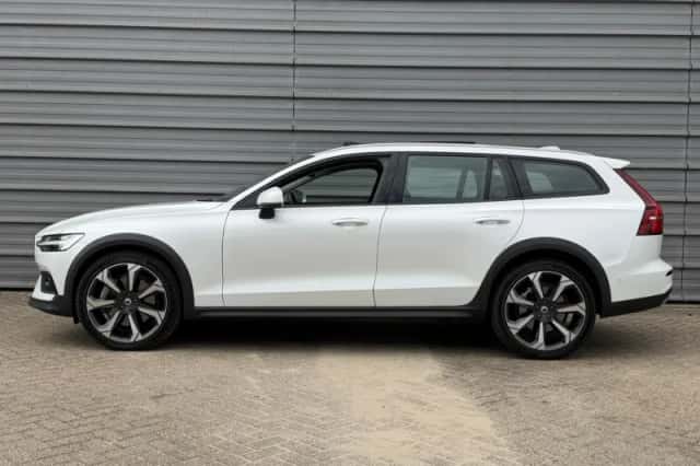 Volvo V60 (2024) thumbnail 2