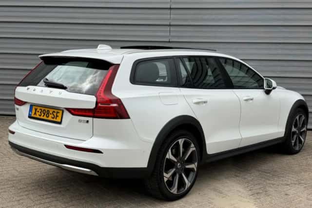Volvo V60 (2024) thumbnail 3