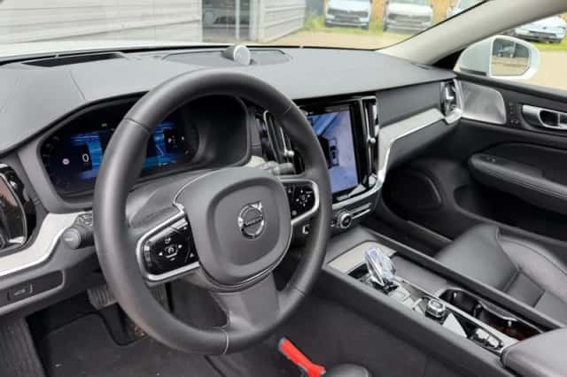 Volvo V60 (2024) thumbnail 5