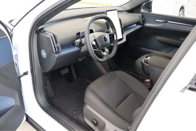 Volvo EX30 (2026) thumbnail 4