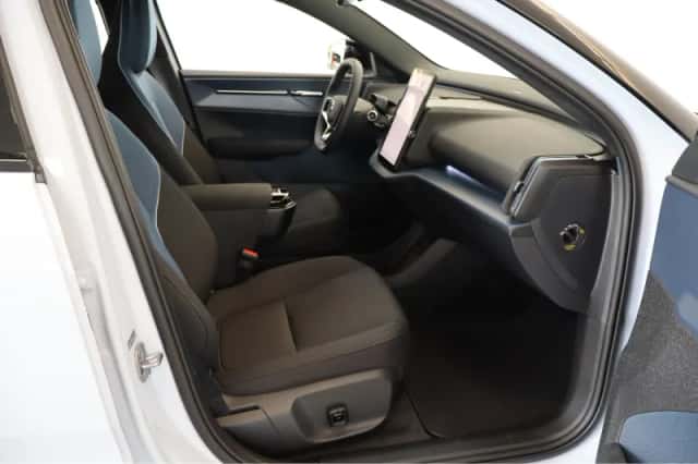 Volvo EX30 (2026) thumbnail 6