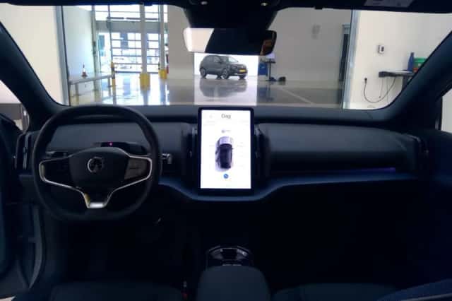 Volvo EX30 (2024) thumbnail 3