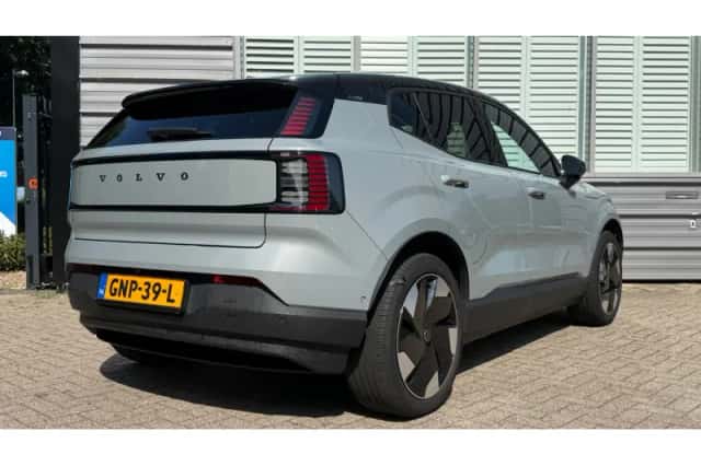 Volvo EX30 (2024) thumbnail 3