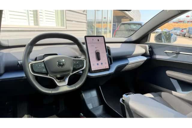 Volvo EX30 (2024) thumbnail 4