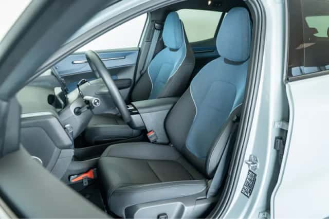 Volvo EX30 (2024) thumbnail 4