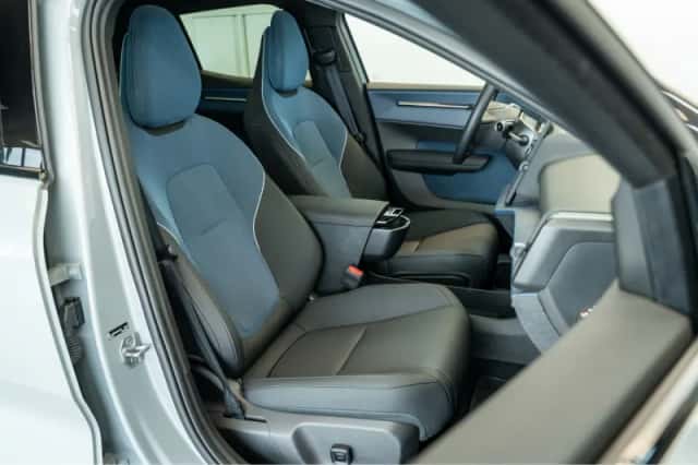 Volvo EX30 (2024) thumbnail 6