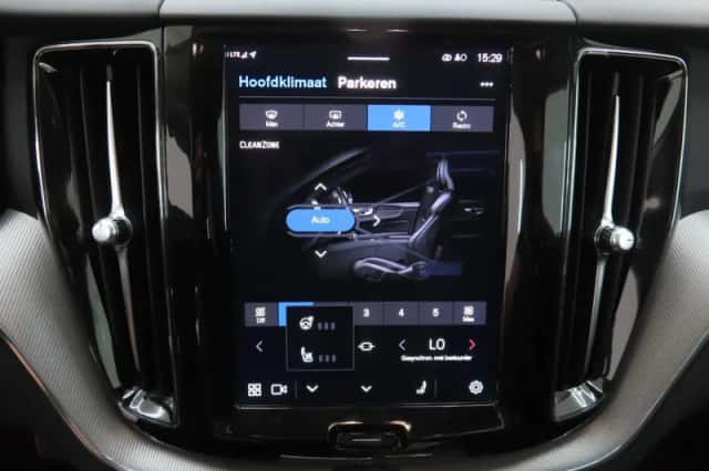 Volvo XC60 (2022) thumbnail 5