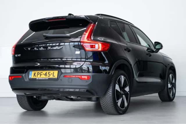Volvo XC40 (2024) thumbnail 3